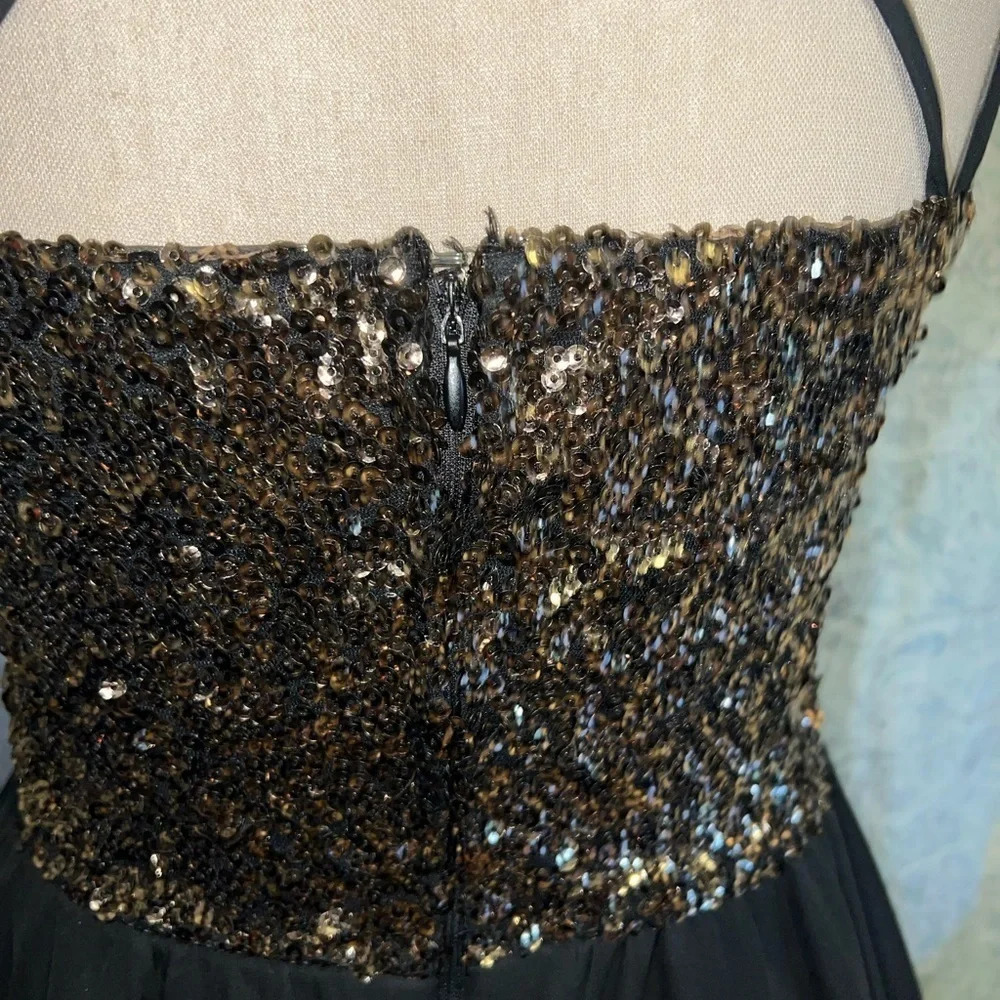GOLD and black prom dress - Picture 7 of 10
